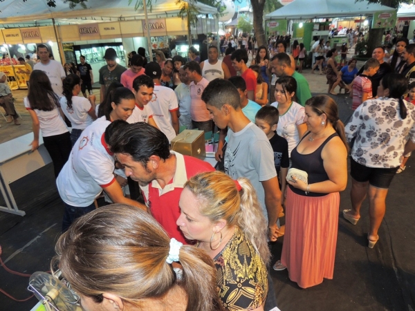 Público prestigia feira da CEEP com demonstrações práticas de física - Imagem 3