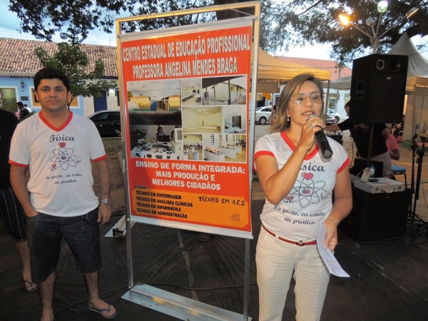 Público prestigia feira da CEEP com demonstrações práticas de física - Imagem 14