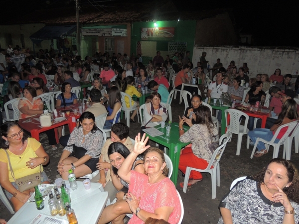 Toquinho faz o público cantar e se emocionar cantando clássicos da MPB - Imagem 12