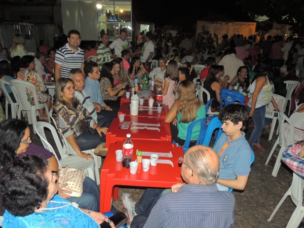 Toquinho faz o público cantar e se emocionar cantando clássicos da MPB - Imagem 17