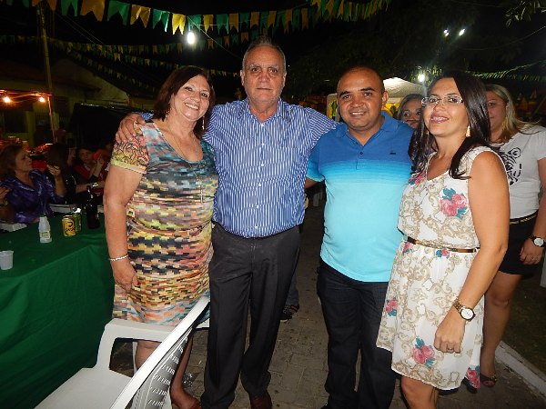  Prefeito de Lagoinha prestigia aniversário de São Pedro  