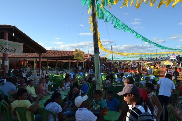 Autoridades prestigiam vaquejada de Pimenteiras. Fotos - Imagem 11