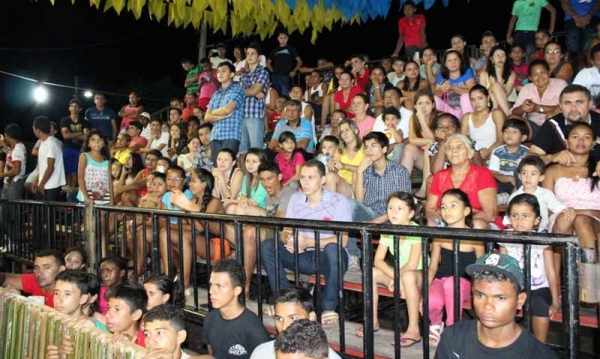 Prefeito Adriano Ramos (PT) entrega premiações do X Festival Cultural com cheque em COCAIS - Imagem 7