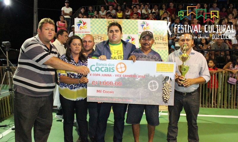 Prefeito Adriano Ramos (PT) entrega premiações do X Festival Cultural com cheque em COCAIS