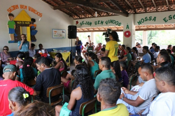 Prefeita assina ordem de serviço para a construção de um ginásio na localidade Calção Redondo - Imagem 13