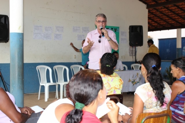 Salete Rêgo prefeita de Miguel Alves Assina ordem de serviço para a construção da cobertura da quadra na zona rural do município - Imagem 1