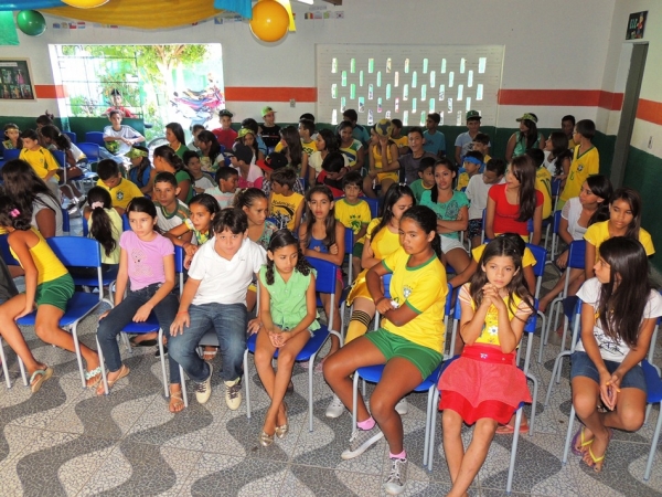 Projeto Interdisciplinar Copa do Mundo 2014 motivou alunos do Colégio Tomaz Café  - Imagem 3