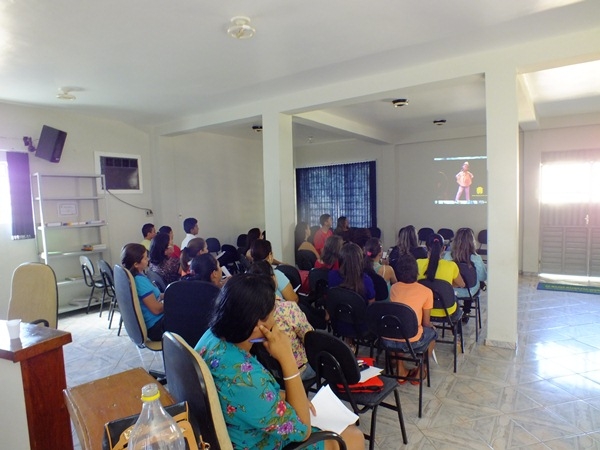 Dom Expedito Lopes realiza reunião sobre a metodologia do selo unicef ed. 2013/2014  - Imagem 5