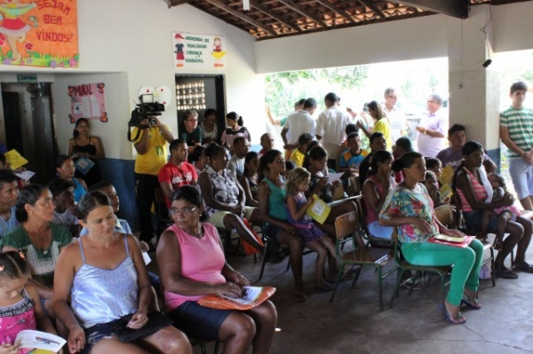 Prefeita assina ordem de serviço para a construção de um ginásio na localidade Calção Redondo - Imagem 1