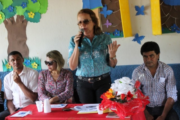 Prefeita assina ordem de serviço para a construção de um ginásio na localidade Calção Redondo - Imagem 11