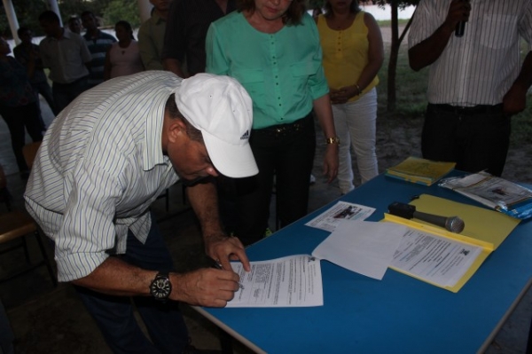 Prefeita Salete Rêgo assina autorização para a construção de um GINÁSIO POLIESPORTIVO na zona rural do Município - Imagem 2