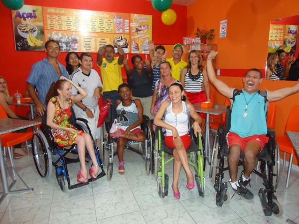 Alunos Especiais da Escola Santa Catarina Visitam a MilkShake Express - Imagem 22