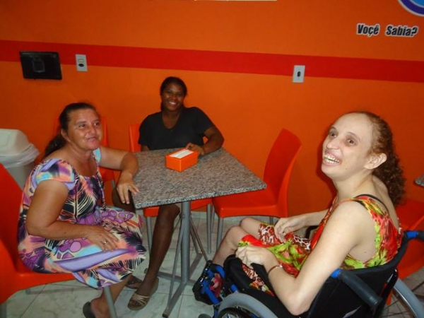 Alunos Especiais da Escola Santa Catarina Visitam a MilkShake Express - Imagem 10