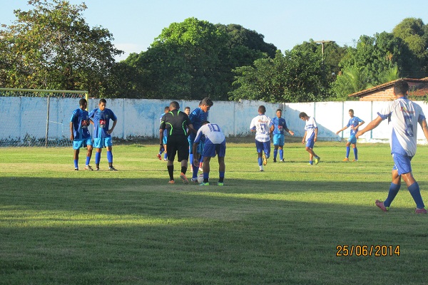 Partida de futebol em comemoração aos 94 anos de Porto
