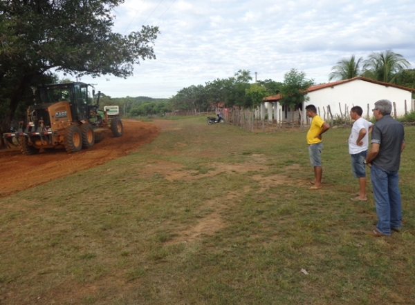 Prefeitura de Jatobá recupera estradas vicinais de várias comunidades - Imagem 1