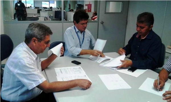 Prefeitura e Caixa celebram convênio para inicio da pavimentação do Renascer - Imagem 1