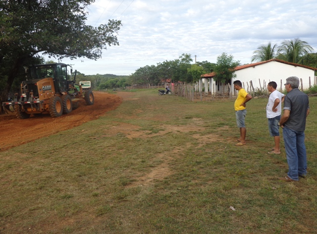 Prefeitura de Jatobá recupera estradas vicinais de várias comunidades