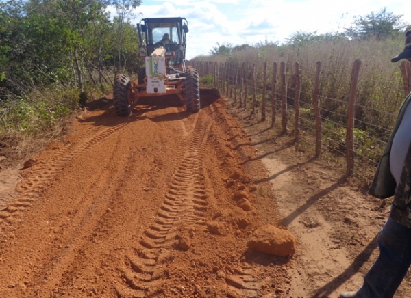 Prefeitura de Jatobá recupera estradas vicinais de várias comunidades - Imagem 3