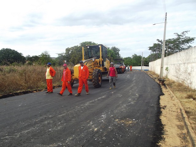 Oeiras recebe obras de pavimentação asfáltica 