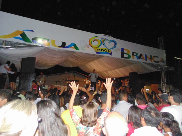 Noite evangélica abre as festividade pelo aniversario de Água Branca - PI