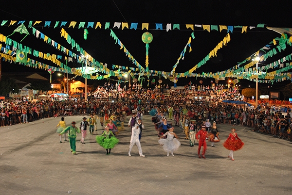 Abertura do Cocal Junino 2014 na nova praça de eventos atrai grande público - Imagem 1