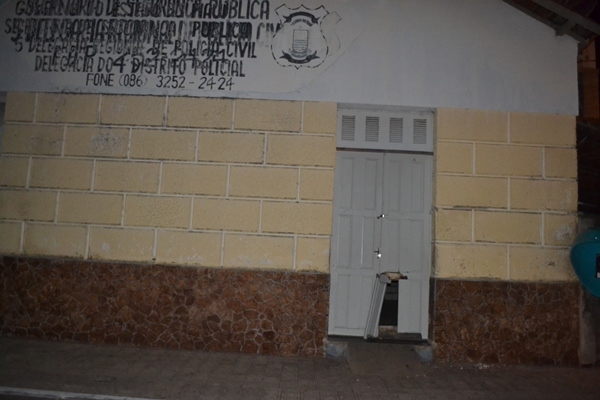  Fuga em massa de presos no 1º Distrito Policial  - Imagem 3