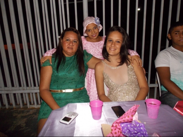 Jovem Yasla Beatriz comemora aniversário de 15 anos - Imagem 17