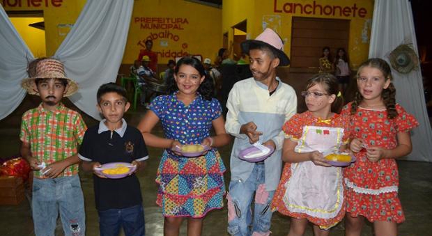 Centro de Referência da Assistência Social realiza grande festa junina - Imagem 12