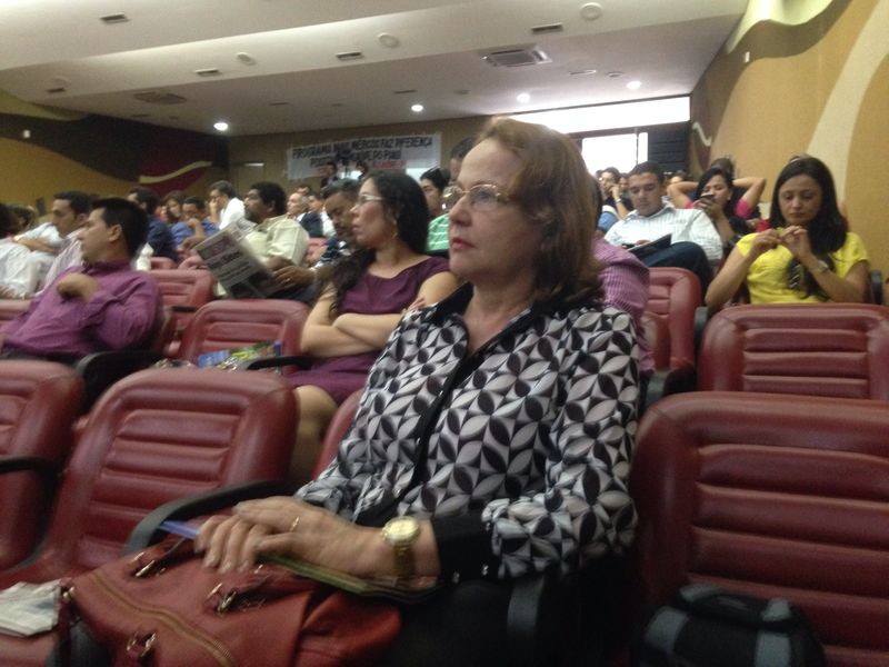 Prefeita de Miguel Alves, médica Salete Rego participando de seminário na FIEPI 