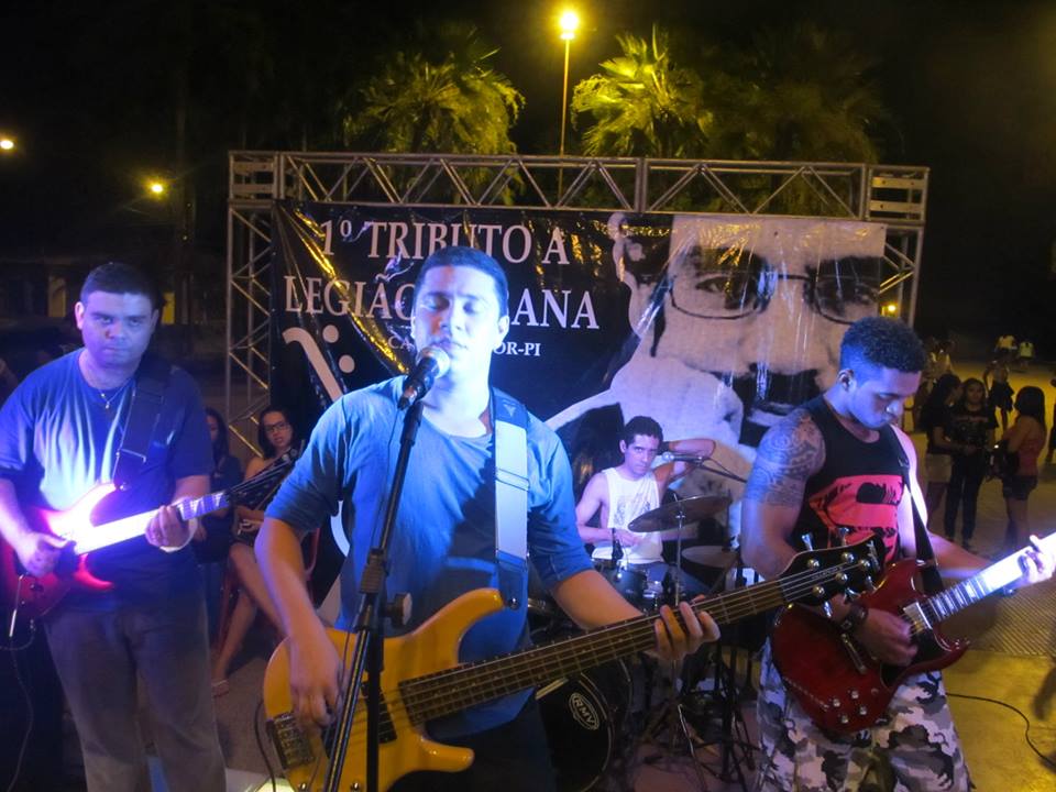 Emoção à flor da pele em Tributo a Legião Urbana