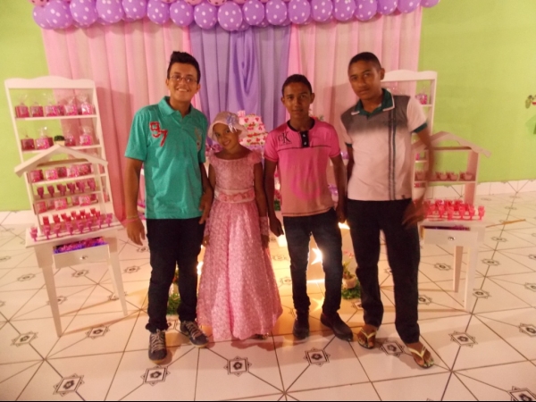 Jovem Yasla Beatriz comemora aniversário de 15 anos - Imagem 24