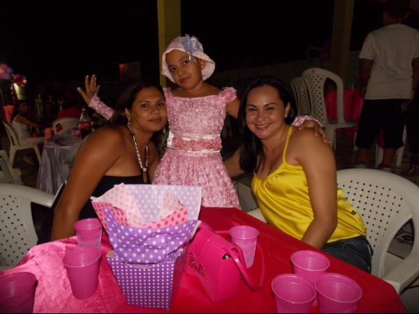 Jovem Yasla Beatriz comemora aniversário de 15 anos - Imagem 19