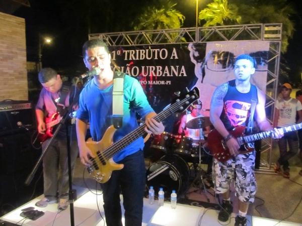 Emoção à flor da pele em Tributo a Legião Urbana - Imagem 1