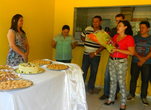Funcionários homenagearam a Prefeita Paula Araujo pela passagem do seu aniversario - Imagem 4