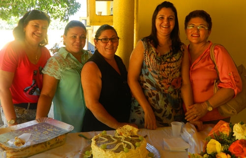 Funcionários homenagearam a Prefeita Paula Araujo pela passagem do seu aniversario - Imagem 7