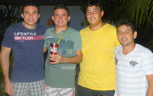 Hiago Meneses trocou de idade e reuniu amigos na Chácara Meneses  - Imagem 1