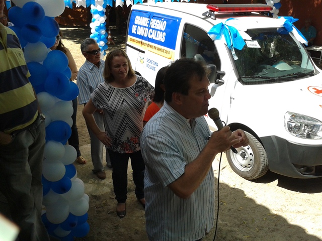 Prefeito Gustavo Medeiros entrega ambulância no povoado David Caldas
