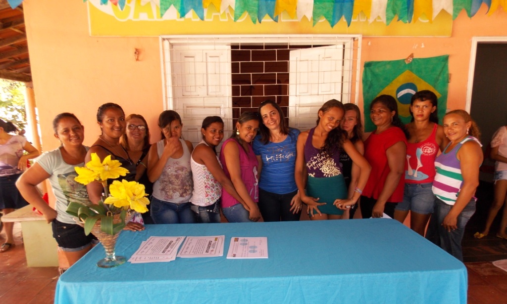 CEAC faz entrega de certificados para alunas que concluíram o curso costura. 