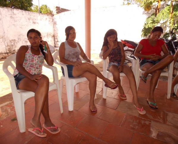 CEAC faz entrega de certificados para alunas que concluíram o curso costura. - Imagem 2