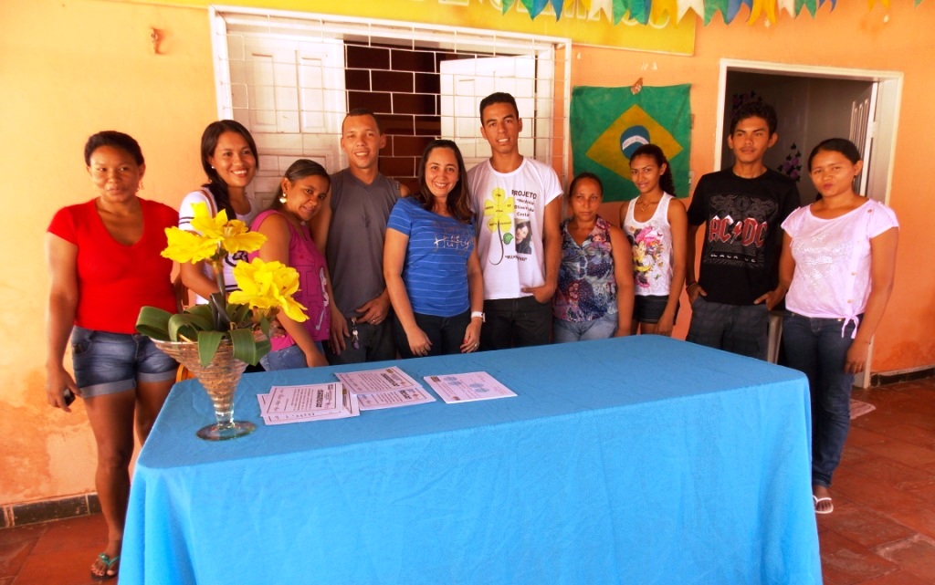 Entrega de certificados de computação básica para alunos do CEAC