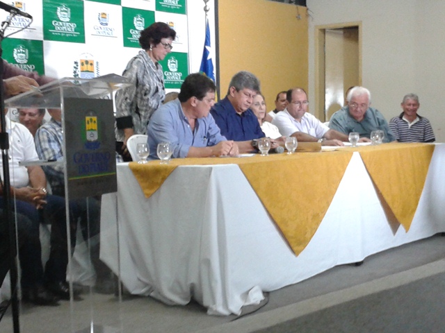 Zé Filho assina ordens de serviços para um grande volume de obras em União