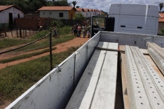 Prefeita Salete Rêgo garante aos moradores do conjunto habitacional Mangueirão energia elétricas em suas residências - Imagem 6