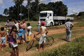 Prefeita Salete Rêgo garante aos moradores do conjunto habitacional Mangueirão energia elétricas em suas residências - Imagem 4