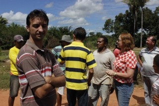 Prefeita Salete Rêgo garante aos moradores do conjunto habitacional Mangueirão energia elétricas em suas residências - Imagem 5