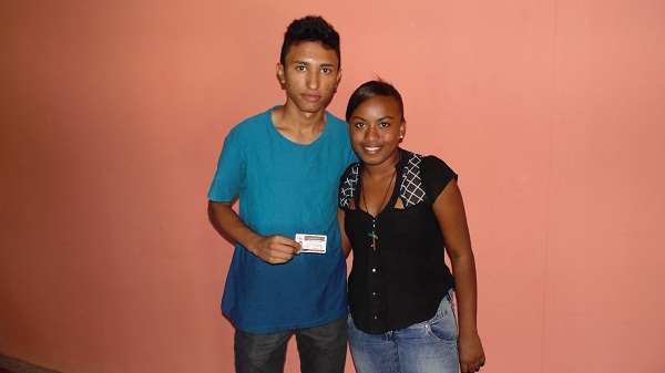 Em Santo Inácio lei da meia-entrada entra em vigor e alunos recebem sua primeira carteira  - Imagem 2