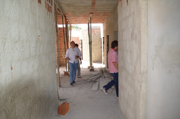 Prefeito visita mais uma Unidade de Saúde em construção na sede de Buriti dos Lopes - Imagem 2