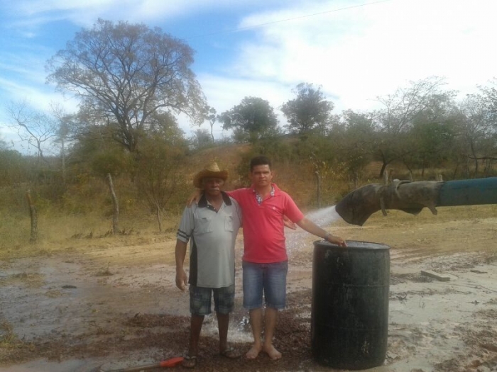 Povoado Estrelinha recebe poço artesiano da Prefeitura de Francisco Ayres. - Imagem 8