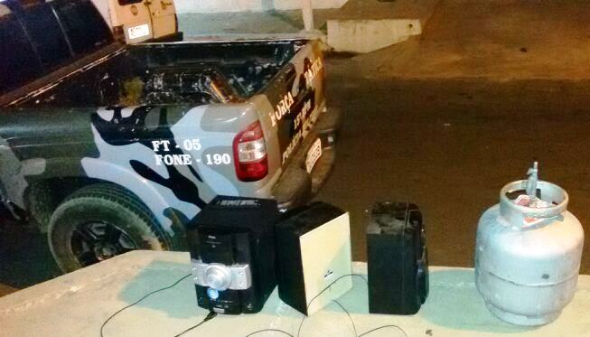 Ladrões fazem arrastão em residência e roubam até animais de estimação