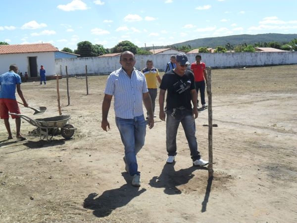 Prefeito e Secretario de Esporte Fazem Vistoria em Estádio  - Imagem 1