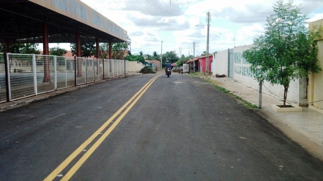 Prefeitura faz a sinalização horizontal e eletrônica de ruas asfaltadas - Imagem 2